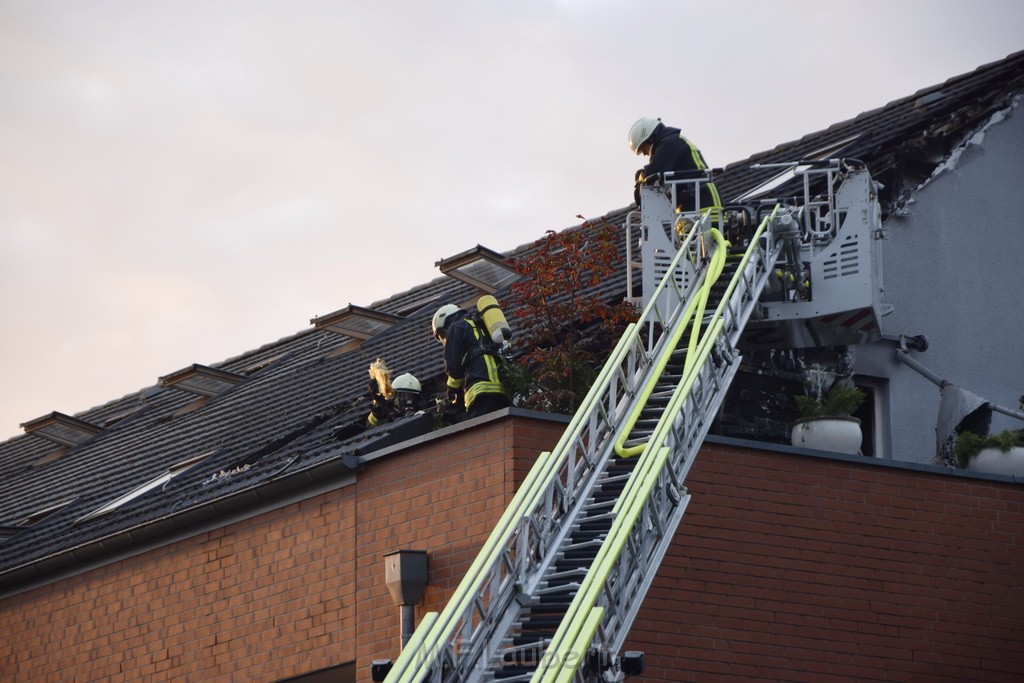 Feuer 2 Y Koeln Suerth Elisabeth Selbertstr P110.JPG - Miklos Laubert